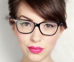 2024 Popular Medium Hairstyles for Glasses Wearers