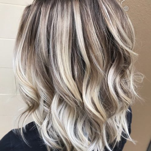 Ash Blonde Lob With Subtle Waves (Photo 2 of 20)