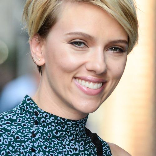 Scarlett Johansson Medium Haircuts (Photo 11 of 20)