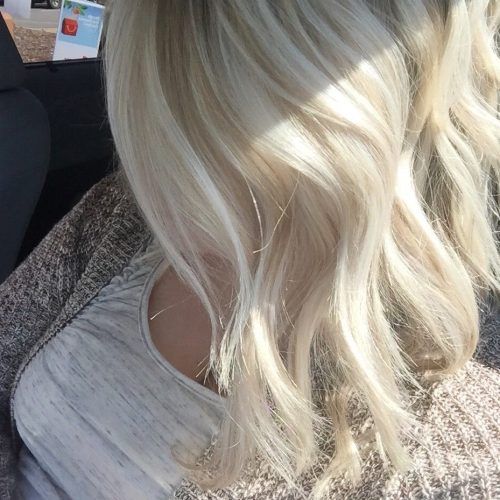 Messy Blonde Lob With Lowlights (Photo 11 of 20)