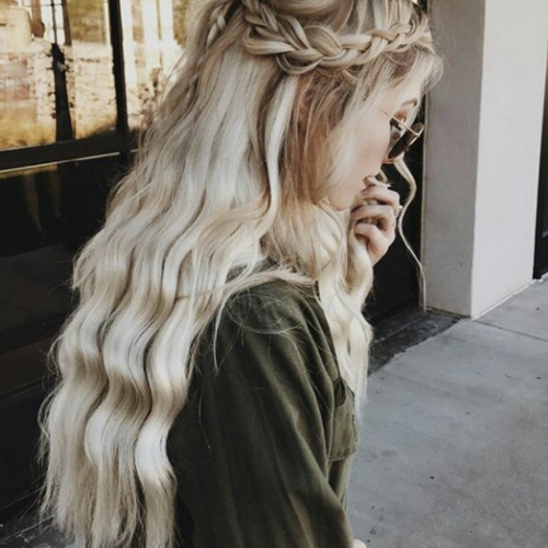 Loose Messy Waves Prom Hairstyles (Photo 9 of 20)