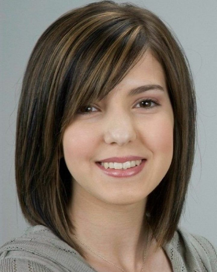 2024 Popular Women Medium Haircuts for Round Faces