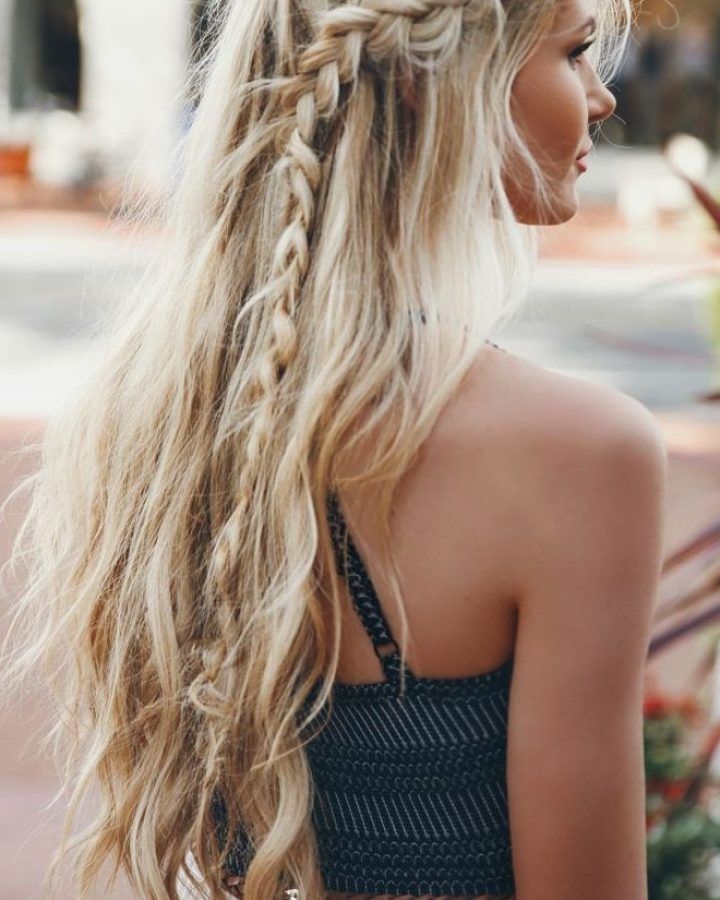 20 Collection of Blonde Ponytail Hairstyles with Beach Waves