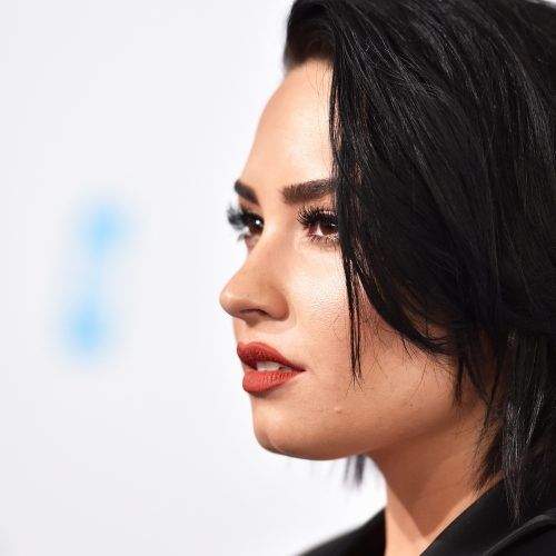 Demi Lovato Medium Haircuts (Photo 16 of 20)