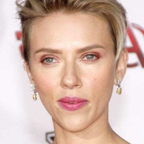 Scarlett Johansson Short Haircuts (Photo 14 of 20)