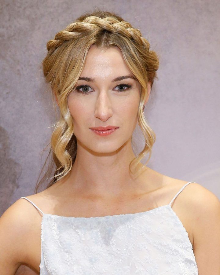 20 Best Halo Braid Hairstyles with Long Tendrils