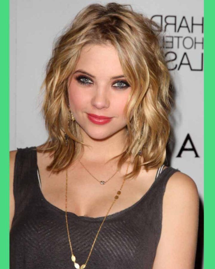 20 Photos Medium Hairstyles for Round Faces and Fine Hair