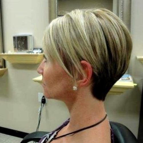 Short Inverted Bob Hairstyles (Photo 9 of 15)