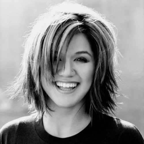 Kelly Clarkson Short Haircut (Photo 7 of 15)