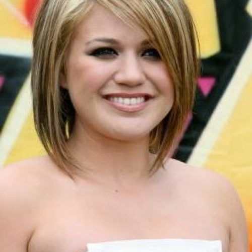 Kelly Clarkson Short Hairstyles (Photo 14 of 15)