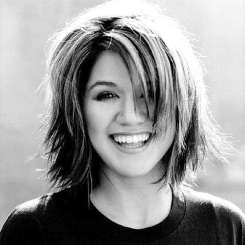 Kelly Clarkson Hairstyles Short (Photo 1 of 15)