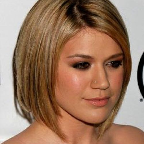 Kelly Clarkson Short Haircut (Photo 2 of 15)