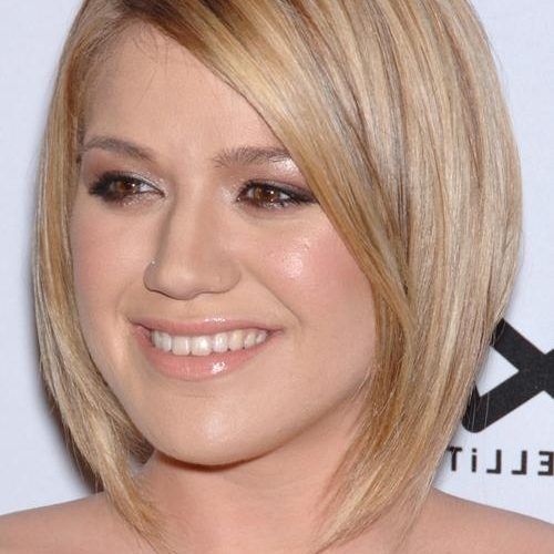 Kelly Clarkson Short Haircut (Photo 4 of 15)