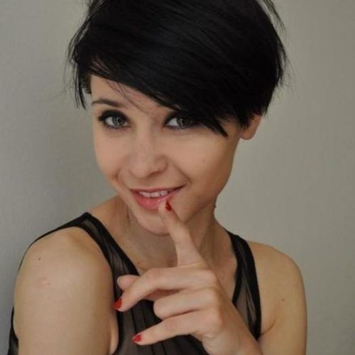 Ladies Short Hairstyles With Fringe (Photo 11 of 20)
