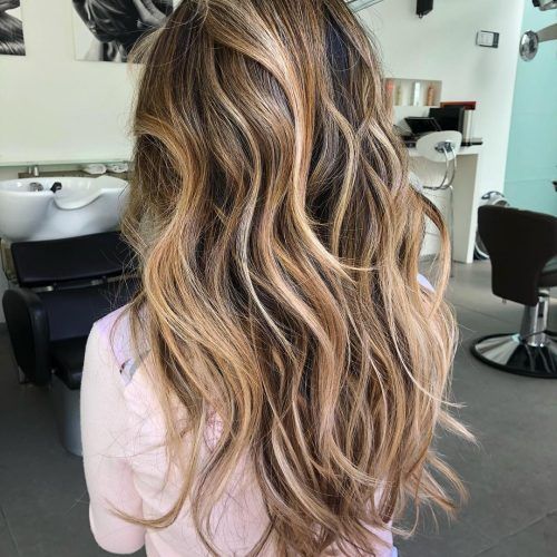 Long Wavy Layers Hairstyles (Photo 5 of 20)