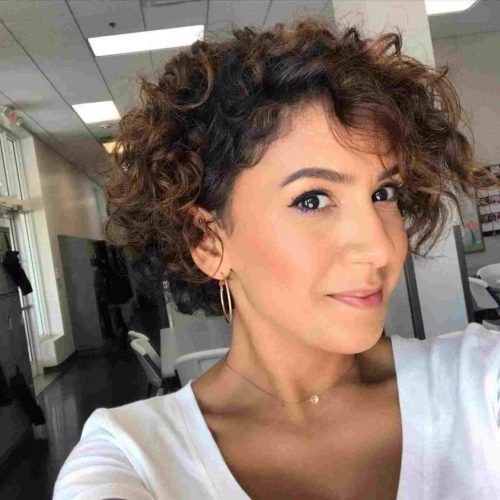 Medium Hairstyles For Round Faces Curly Hair (Photo 11 of 20)