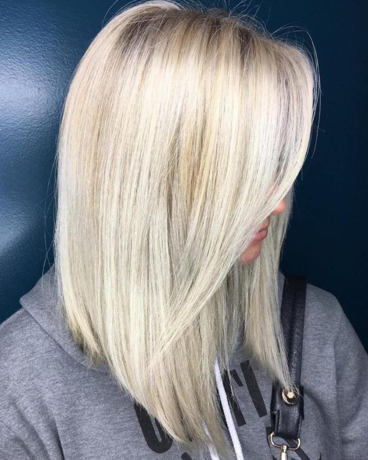 20 Photos Trendy Angled Blonde Haircuts