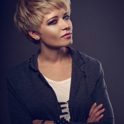 Cropped Pixie Haircuts For A Round Face (Photo 18 of 20)