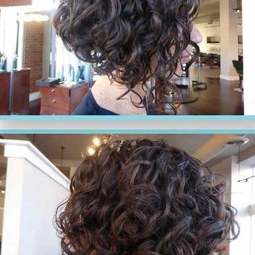 Wavy Inverted Bob Hairstyles (Photo 9 of 15)