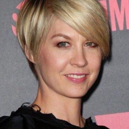 Short Haircuts For Fine Hair Oval Face (Photo 14 of 20)
