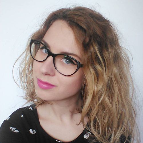 Medium Hairstyles For Girls With Glasses (Photo 11 of 20)
