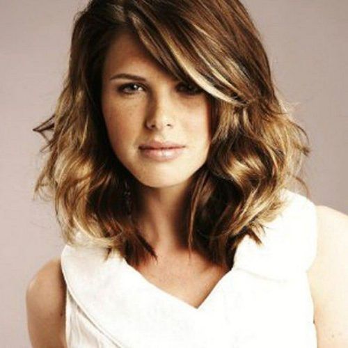 Medium Haircuts For Wavy Hair And Round Faces (Photo 4 of 20)