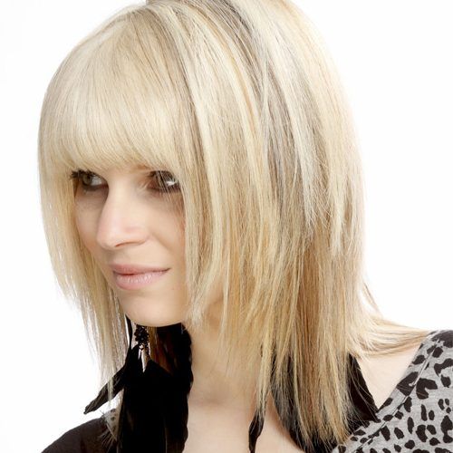 Bright Blunt Hairstyles For Short Straight Hair (Photo 2 of 20)