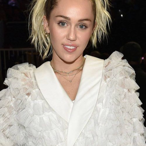 Miley Cyrus Medium Hairstyles (Photo 12 of 20)