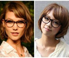 20 Photos Medium Hairstyles for Women Who Wear Glasses