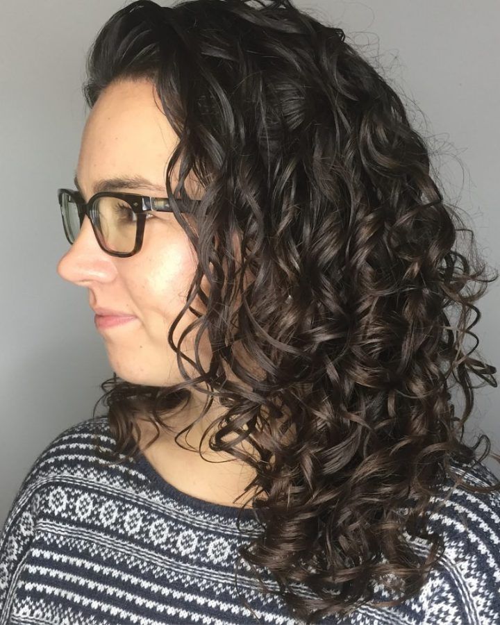 20 Ideas of Mid-length Haircuts with Curled Layers