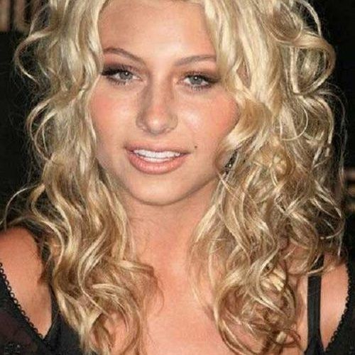 Curly Long Hairstyles For Round Faces (Photo 15 of 15)