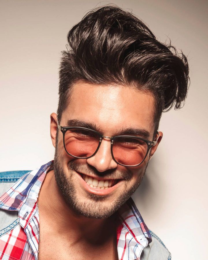 20 Photos Medium Haircuts for People with Glasses
