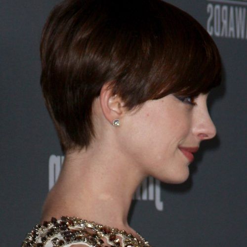 Anne Hathaway Medium Haircuts (Photo 19 of 20)