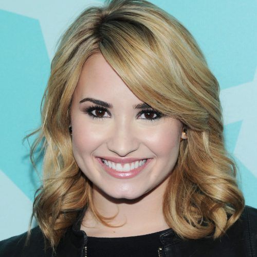 Demi Lovato Medium Hairstyles (Photo 11 of 20)