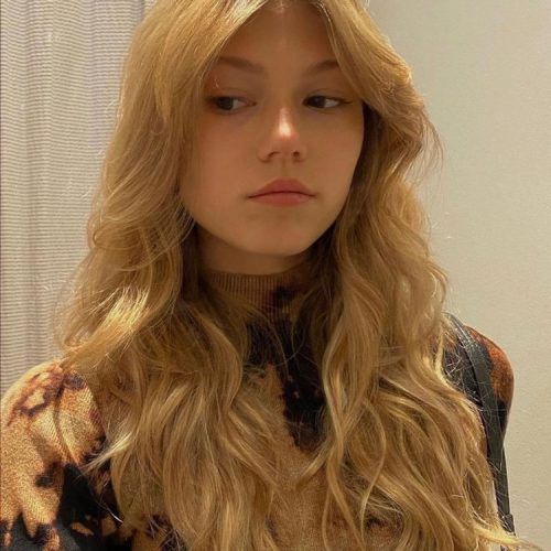 Long Wavy Hairstyles With Curtain Bangs (Photo 1 of 20)