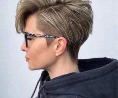 20 Photos Very Short Pixie Haircuts with a Razored Side Part