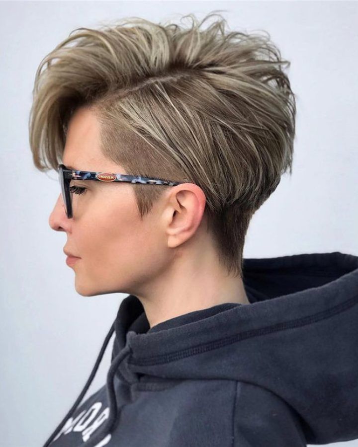 20 Photos Very Short Pixie Haircuts with a Razored Side Part
