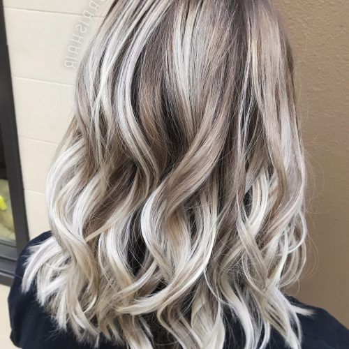 Ash Blonde Lob With Subtle Waves (Photo 10 of 20)