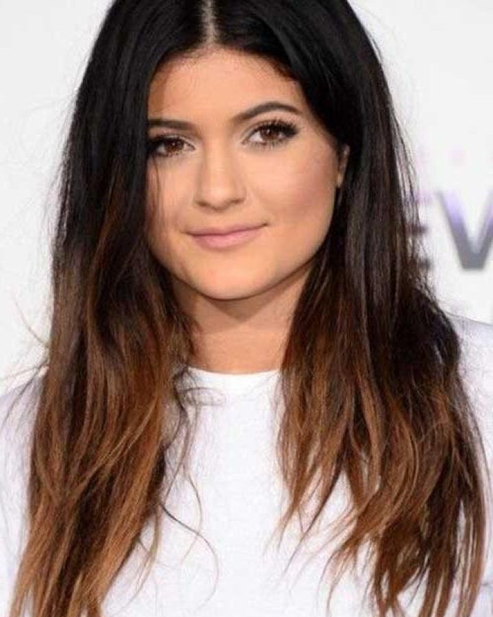 2024 Popular Straight Long Hairstyles for Round Faces