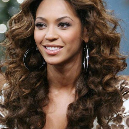 Curly Long Hairstyles For Round Faces (Photo 13 of 15)