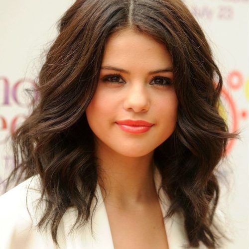 Selena Gomez Medium Haircuts (Photo 18 of 20)