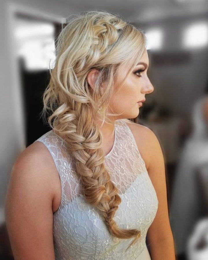 15 Best Wedding Side Hairstyles