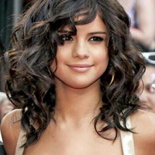 Short Hairstyles For Pear Shaped Faces (Photo 17 of 20)