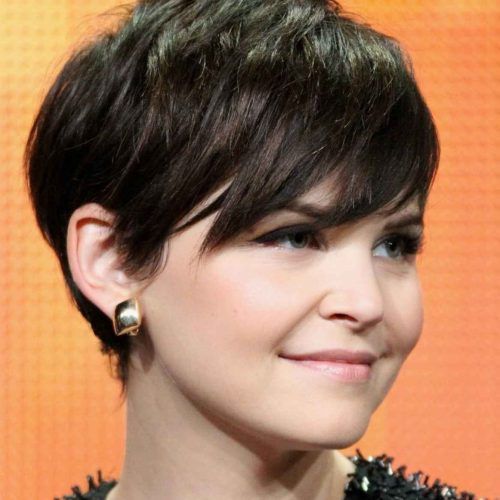 Cropped Haircuts For A Round Face (Photo 2 of 20)