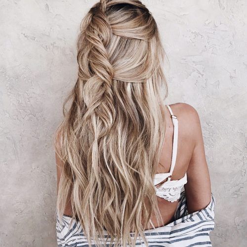Voluminous And Carefree Loose Look Blonde Hairstyles (Photo 17 of 20)