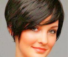 2024 Popular Shaggy Pixie Haircut for Round Face