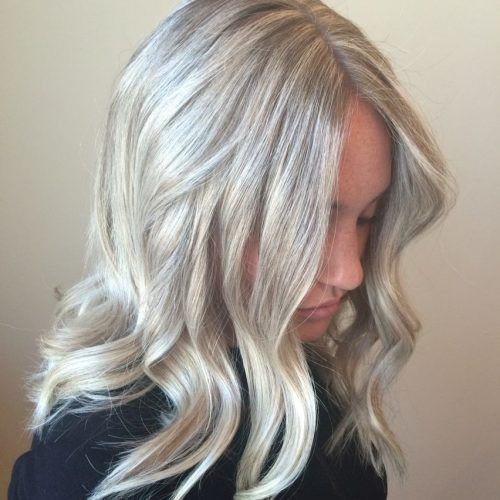 Ash Blonde Lob With Subtle Waves (Photo 6 of 20)