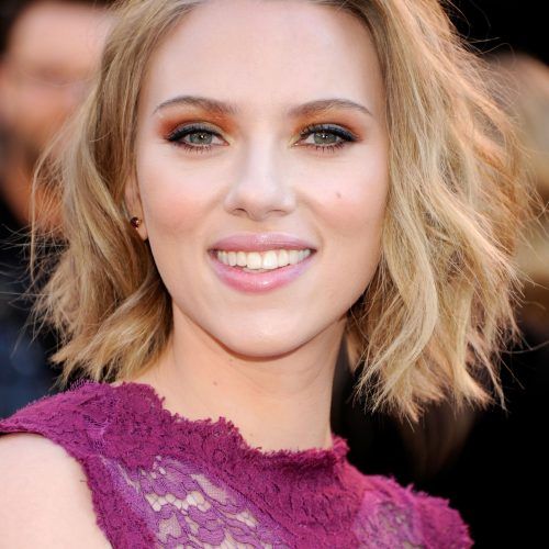 Scarlett Johansson Medium Hairstyles (Photo 2 of 20)