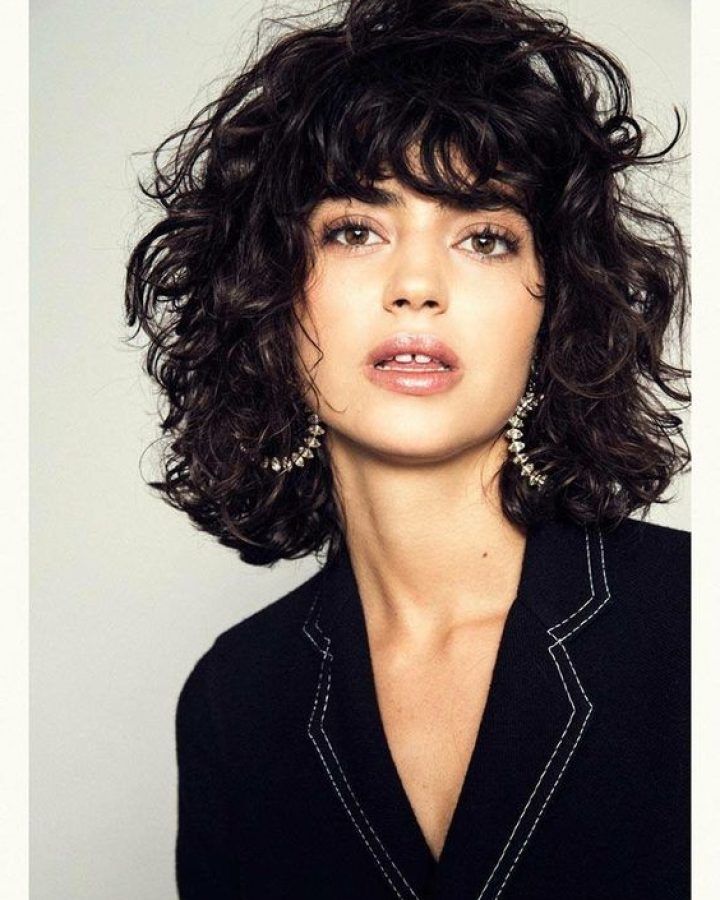 20 Collection of Wavy Hairstyles with Short Blunt Bangs