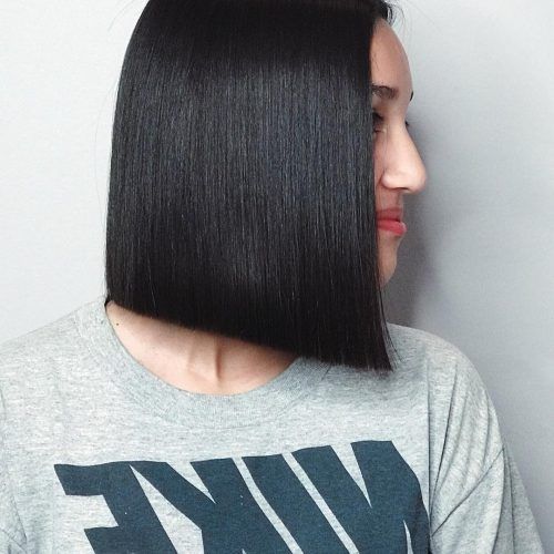 Middle-Parted Relaxed Bob Hairstyles With Side Sweeps (Photo 6 of 20)